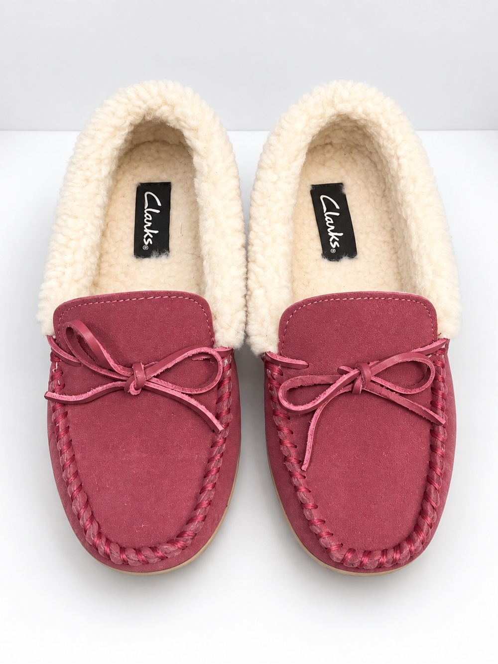 NWOT Clarks Berry Pink Suede Moccasin Slippers Sherpa Lined Cozy Loafers